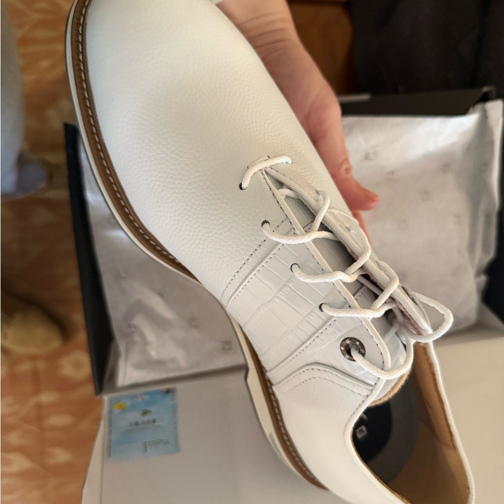 Elegant White Leather Men's Oxfords